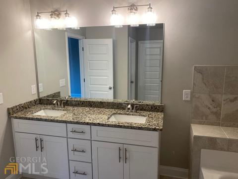 1077 E Doyle St, Toccoa, GA 30577 photo 6