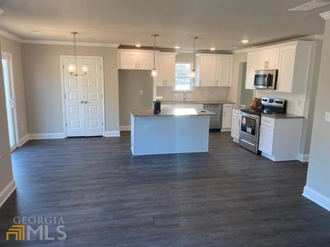 1077 E Doyle St, Toccoa, GA 30577 photo 2