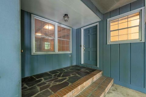 508 Lakeside Dr, Cornelia, GA 30531 photo 2