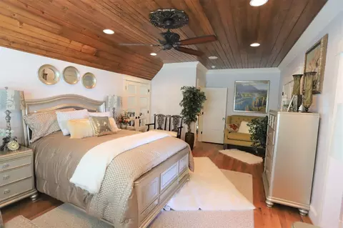 Bedroom - 223 S Brow Dr, Cloudland, GA 30731 photo 9 of 11