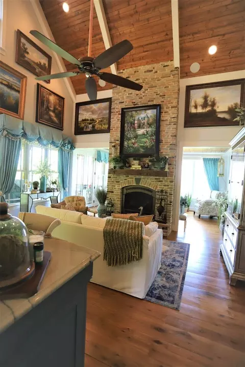 Living - 223 S Brow Dr, Cloudland, GA 30731 photo 2 of 5