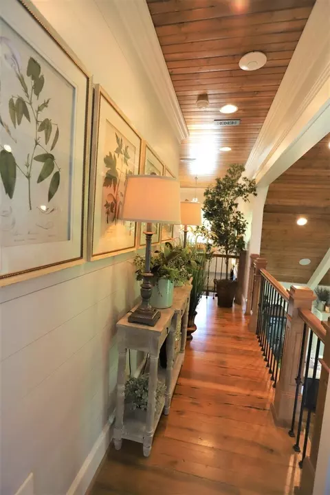 Entry Way - 223 S Brow Dr, Cloudland, GA 30731 photo 4 of 7