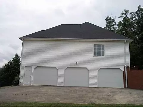 27 N Hampton Dr, White, GA 30184 photo 2