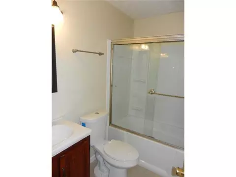 225 Sheilds St, Winder, GA 30680 photo 8