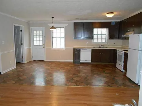 218 Brooks Ln, Winder, GA 30680 photo 3