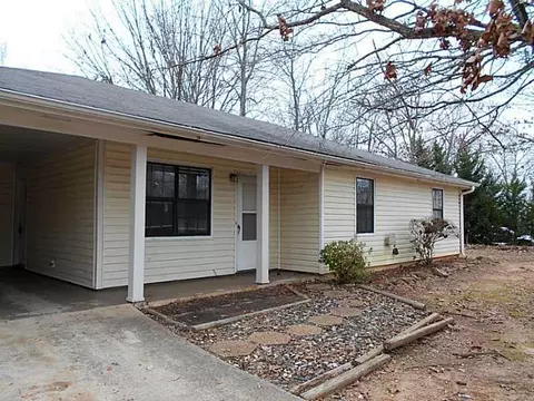 218 Brooks Ln, Winder, GA 30680 photo 2