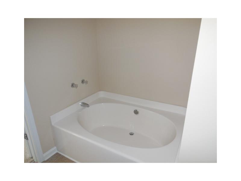 1424 Box Cir, Winder, GA 30680 photo 6