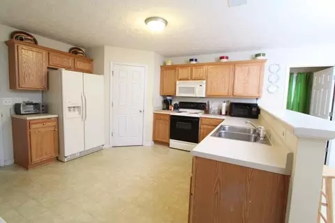 768 Sweden Forest Cv, Hampton, GA 30228 photo 6