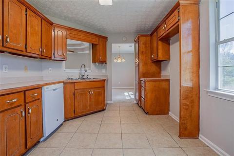 180 Avery Dr, Covington, GA 30016 photo 9