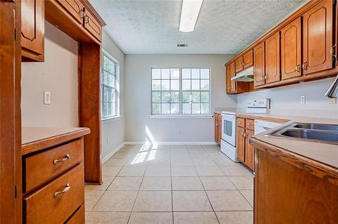180 Avery Dr, Covington, GA 30016 photo 4