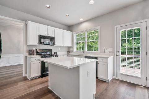 490 Hammersmith Dr, Suwanee, GA 30024 photo 10