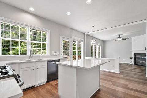 490 Hammersmith Dr, Suwanee, GA 30024 photo 4