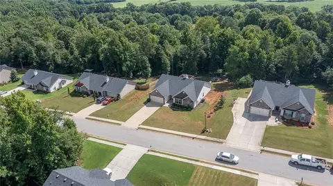 1949 Paynes Pt, Winder, GA 30680 photo 5