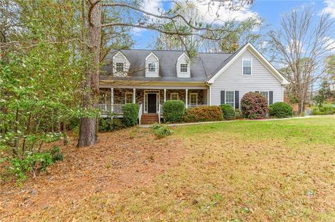 688 Swans Landing Dr, Dacula, GA 30019