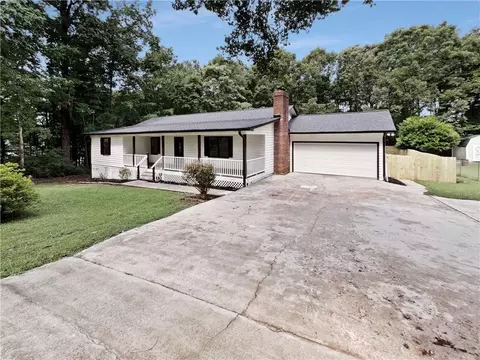 4414 Hidden Oaks Dr, Flowery Branch, GA 30542