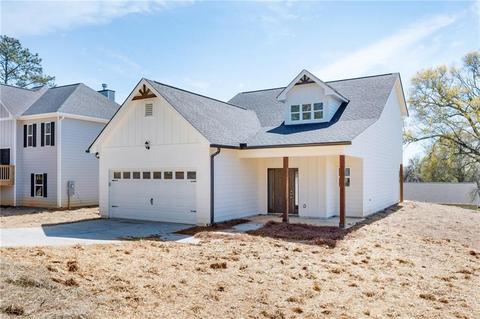 196 Woodland Cir, Calhoun, GA 30701