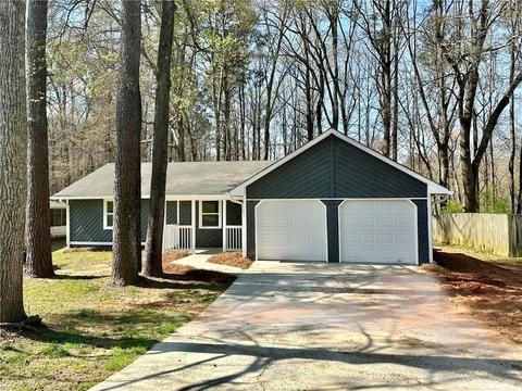 9379 Forest Knoll Dr, Jonesboro, GA 30238