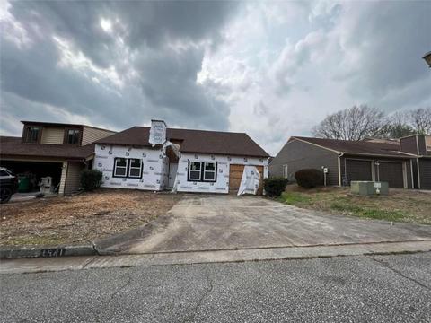 1541 Burnstone Dr, Stone Mountain, GA 30088
