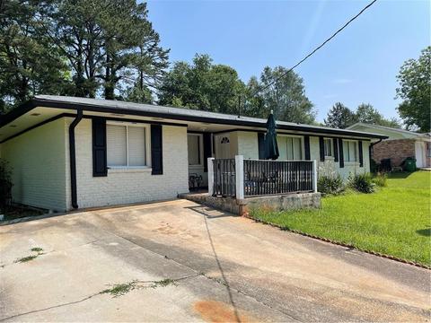 835 Meadow Rock Dr, Stone Mountain, GA 30083