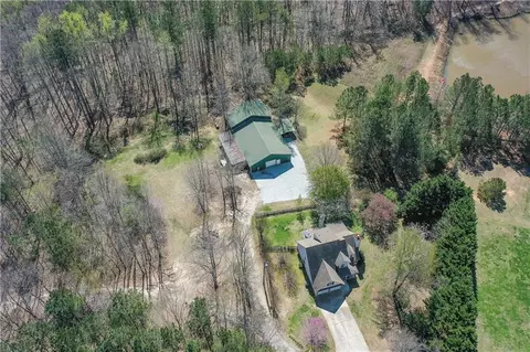142 Hunters Lake Dr, Villa Rica, GA 30180