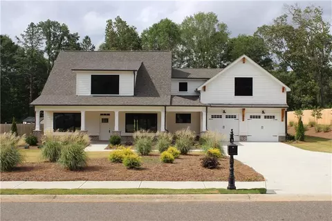 862 Champagne Ln, Hoschton, GA 30548