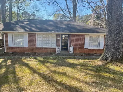 2601 Delowe Dr, East Point, GA 30344