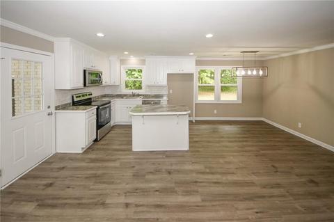 198 E Wright St, Winder, GA 30680 photo 4