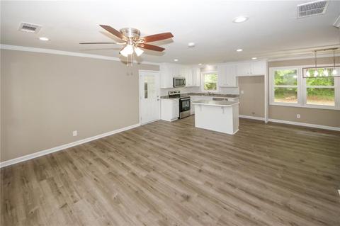 198 E Wright St, Winder, GA 30680 photo 3