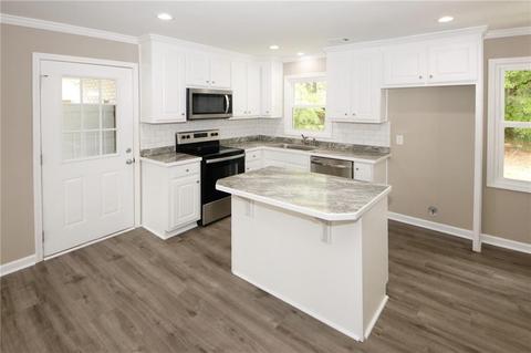 198 E Wright St, Winder, GA 30680 photo 8