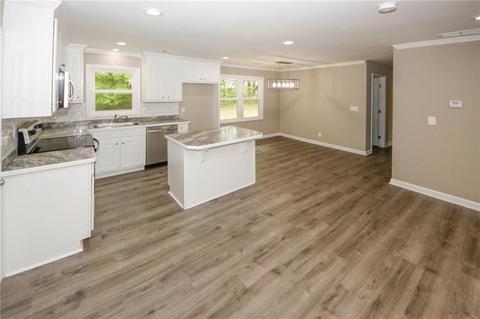 198 E Wright St, Winder, GA 30680 photo 7