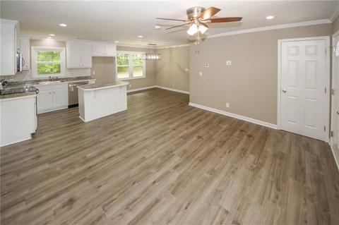 198 E Wright St, Winder, GA 30680 photo 5