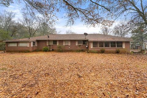 425 Walnut Dr SE, Social Circle, GA 30025
