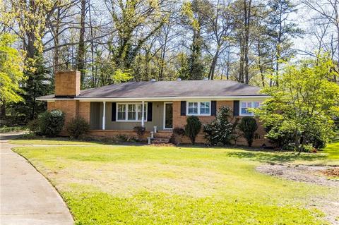 402 Lakeview Dr, Cedartown, GA 30125