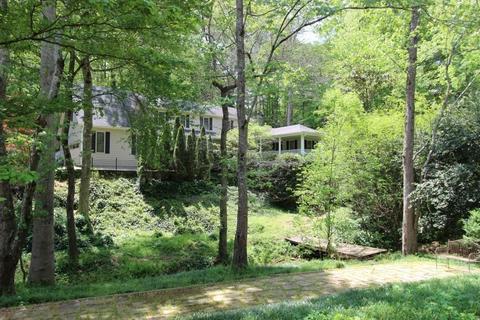 2290 Old Orchard Dr, Marietta, GA 30068