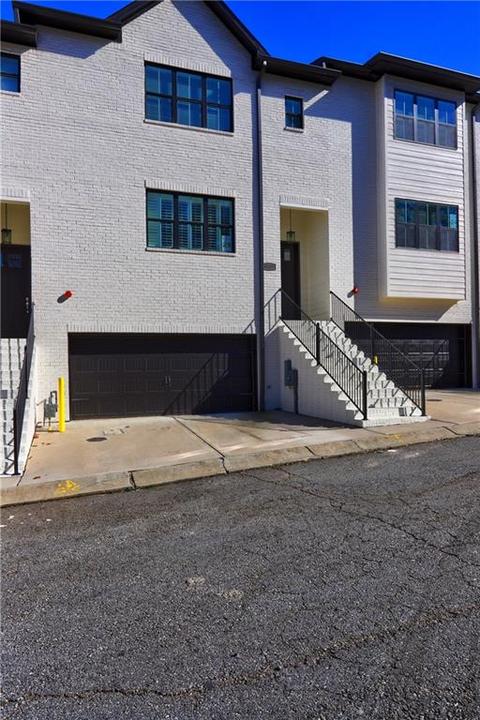 8024 Linfield Way, Sandy Springs, GA 30350