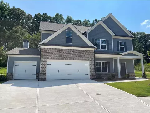 379 Parkers Pl, Hoschton, GA 30548