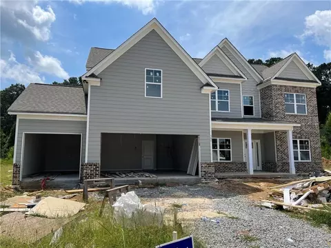 305 Parkers Pl, Hoschton, GA 30548
