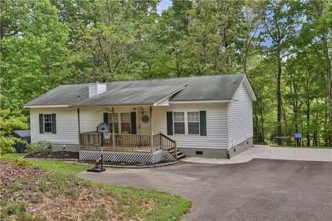 240 English Ct, Dahlonega, GA 30533