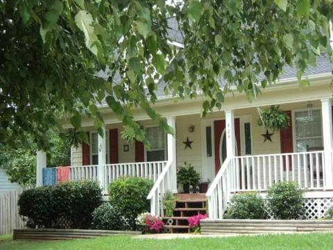 424 Bee Maxey Rd, Winder, GA 30680