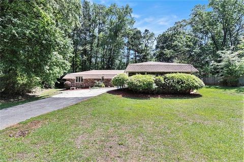 2056 Tudor Castle Cir, Decatur, GA 30035