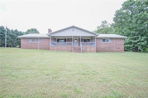 95 Sunset Dr, Hartwell, GA 30643
