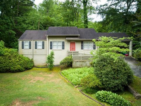 425 Old Creek Rd, Atlanta, GA 30342