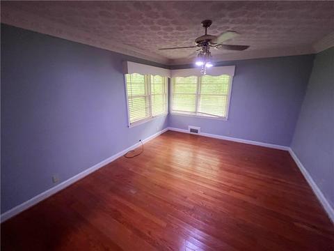 34 E Williams St, Winder, GA 30680 photo 9