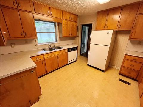 34 E Williams St, Winder, GA 30680 photo 4