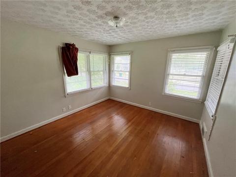 34 E Williams St, Winder, GA 30680 photo 10
