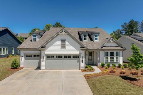 353 Chatuge Dr, Hoschton, GA 30548