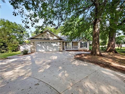 5862 Mcleod St, Lula, GA 30554