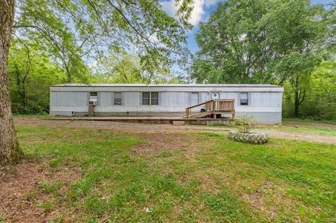 80 Hughes Dairy Rd, Lindale, GA 30147