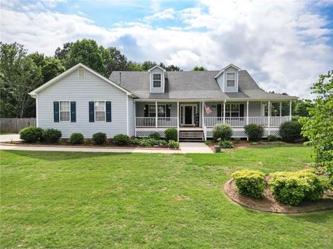 137 Gardners Grove Dr, Mcdonough, GA 30252