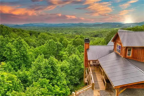 490 Arrowhead Dr, Mineral Bluff, GA 30559
